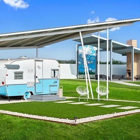 Blue Skies Retro Resort Pool-Fireplace Fredericksburg Esterno foto