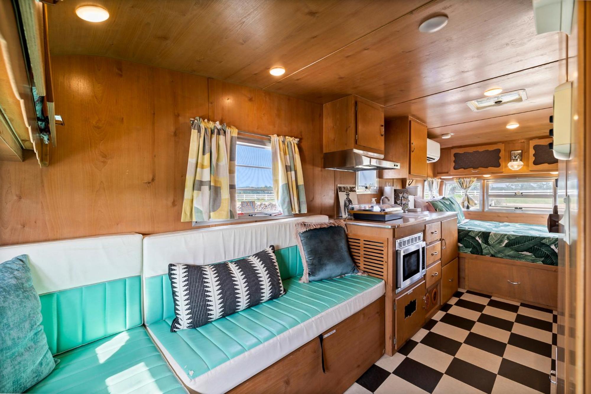 Blue Skies Retro Pool-fireplace Campsite *