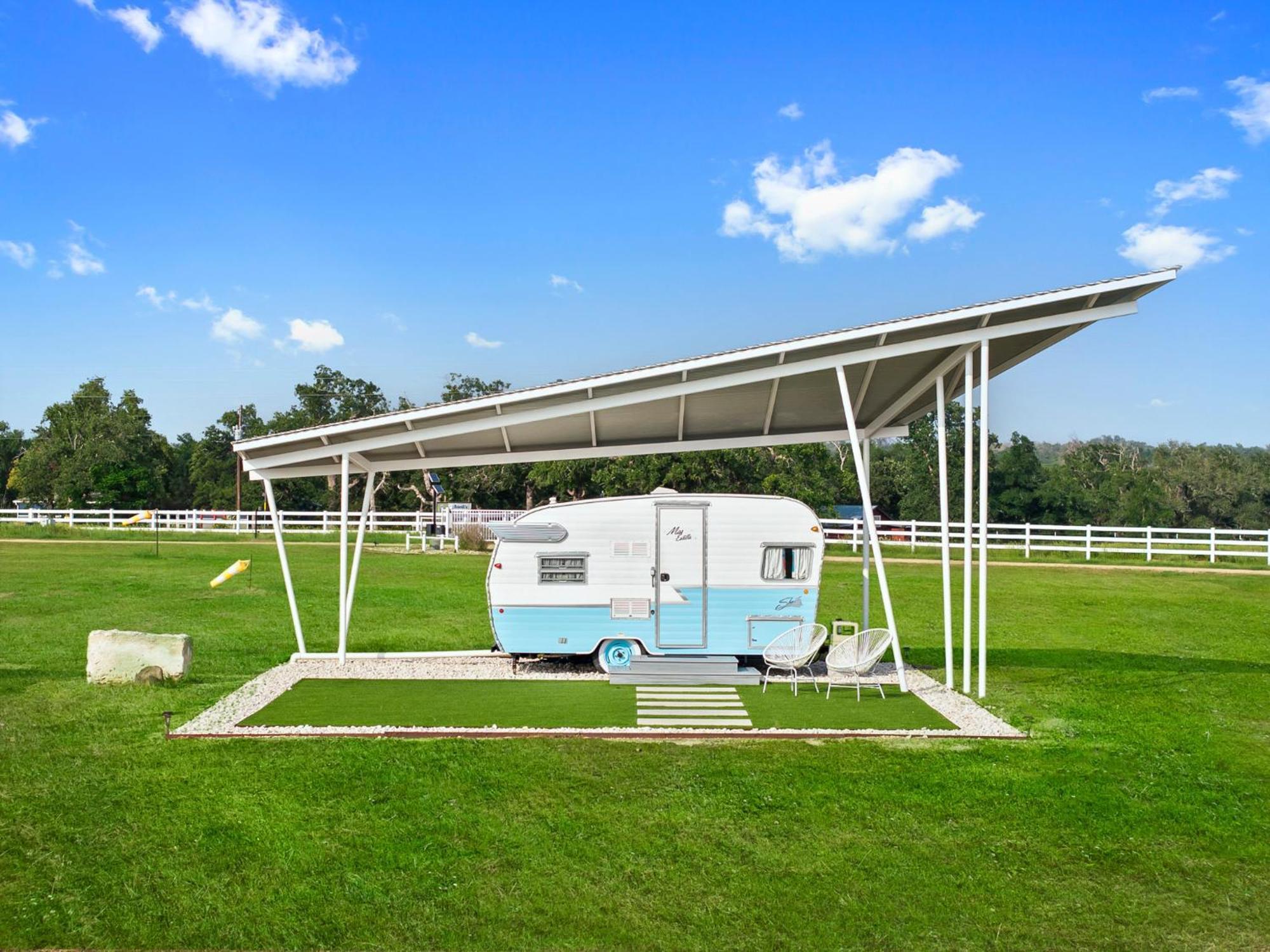 Blue Skies Retro Pool-fireplace * Fredericksburg