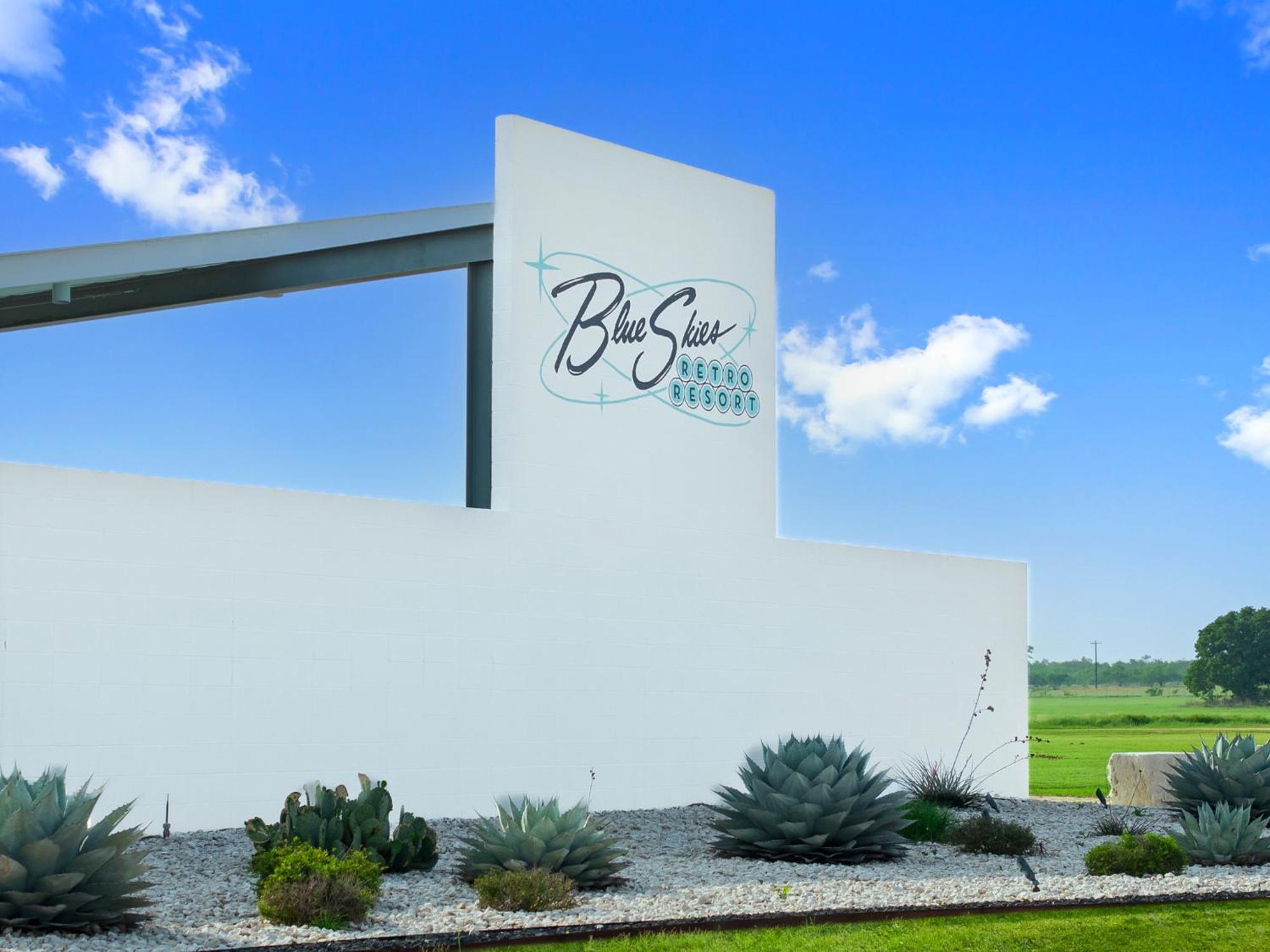 Parque de Campismo Blue Skies Retro Pool-fireplace