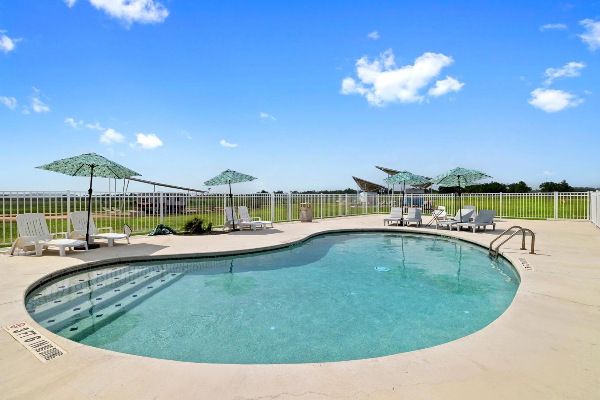 Blue Skies Retro Pool-fireplace *
