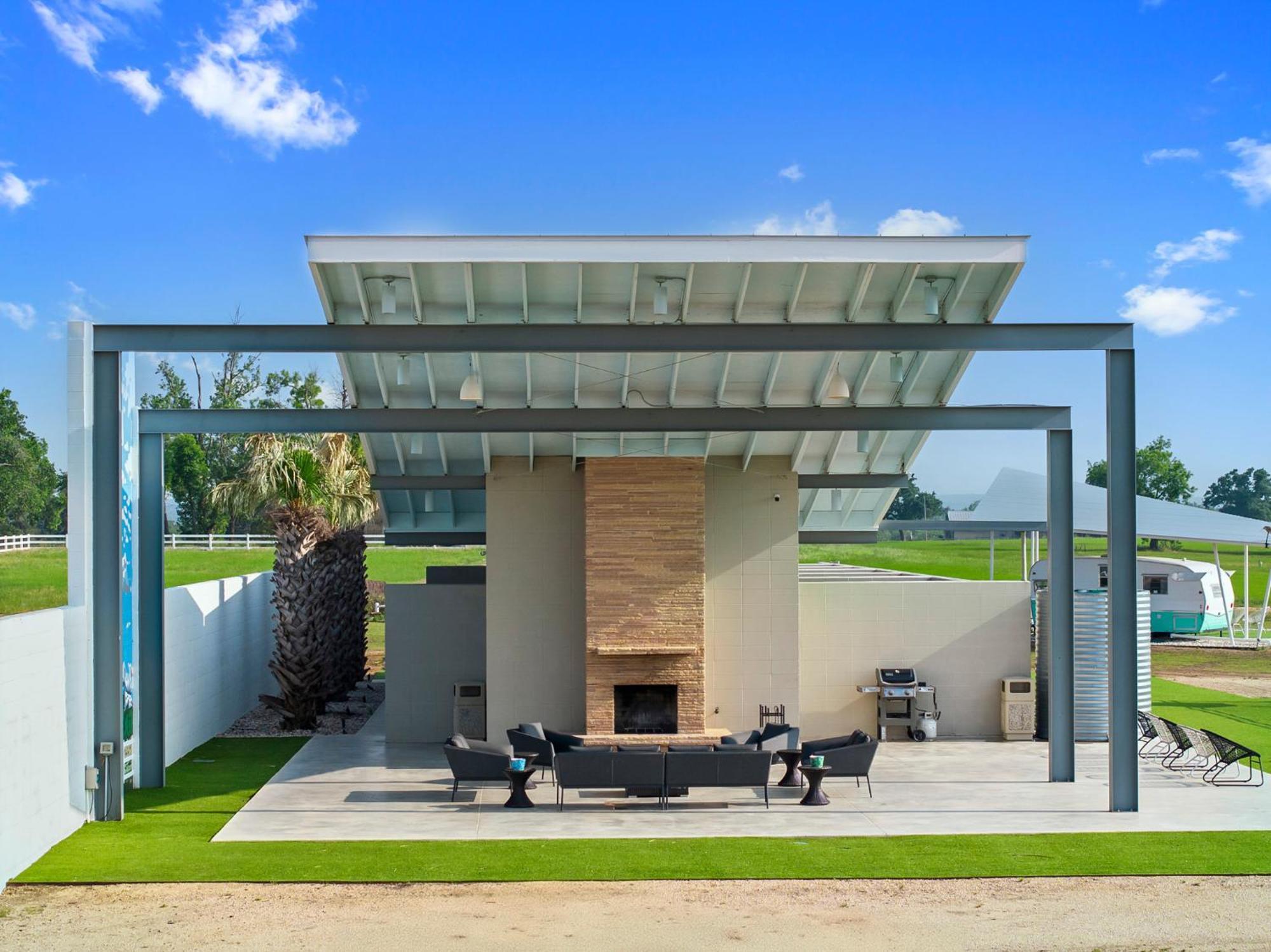 Blue Skies Retro Pool-fireplace Parque de Campismo